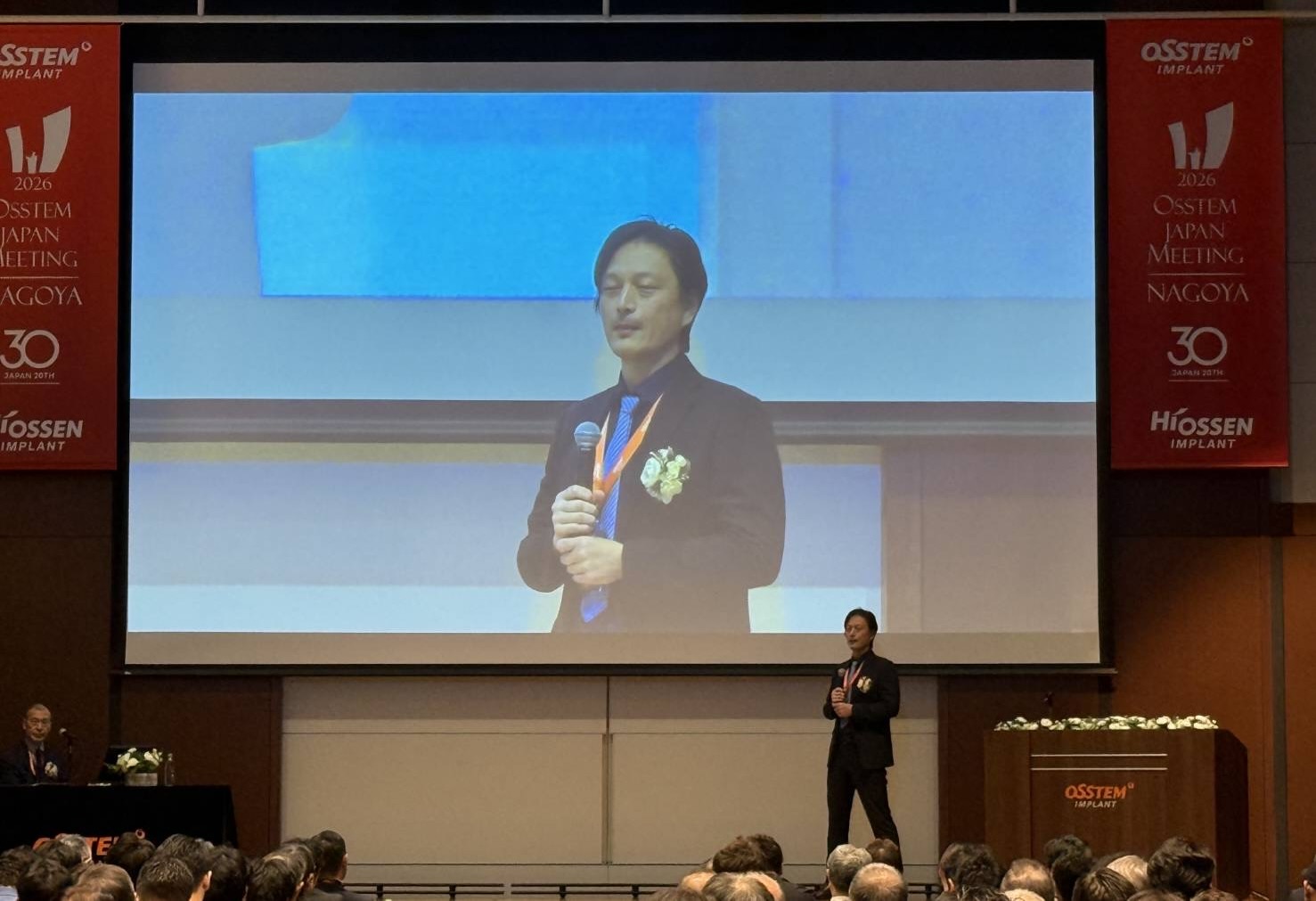 OSSTEM JAPAN MEETING 2026 NAGOYAでインプラント骨造成術の目的と治療戦略について講演する金山健夫院長 コピー
